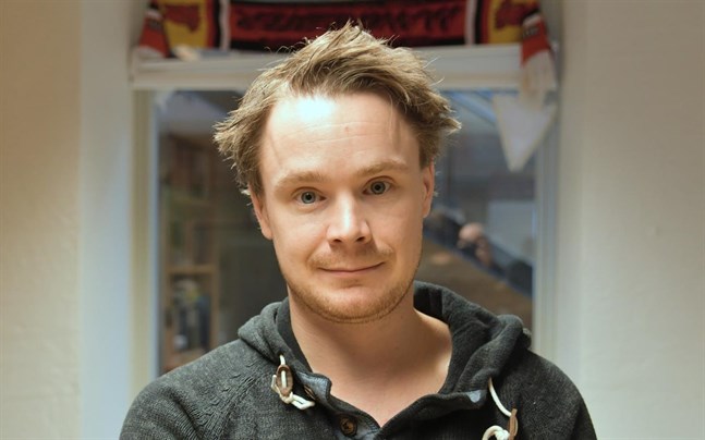 Thomas Karv, statsvetare vid Åbo Akademi, har svårt att tro att statsminister Sanna Marin (SDP) inte skulle värna minst lika mycket om de ungas välbefinnande som Helsingfors borgmästare Jan Vapaavuori (Saml) gör. – Men som statsminister måste man alltid se till landet som helhet.