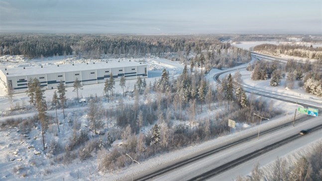 Tomten som Scania bygger på finns i korsningen av riksvägarna 8 och 3.