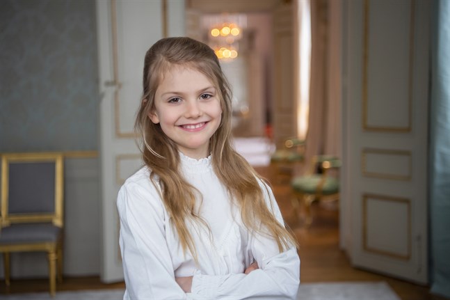 Prinsessan Estelle inför sin födelsedag hemma på Haga slott.