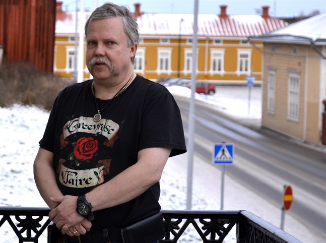 Rikard Haldin började jobba som stadskamrer i Kristinestad redan 1990. Den 11 februari var han sista dagen på jobb. Nu väntar bland annat en flytt till Fredrikshamn.