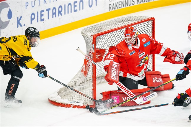 Niko Hovinen stod för 24 räddningar mot KalPa.
