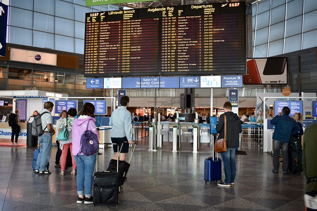 Vid Helsingfors-Vanda flygplats har antalet passagerare i januari minskat med 92 procent jämfört med samma månad 2020. Arkivbild.