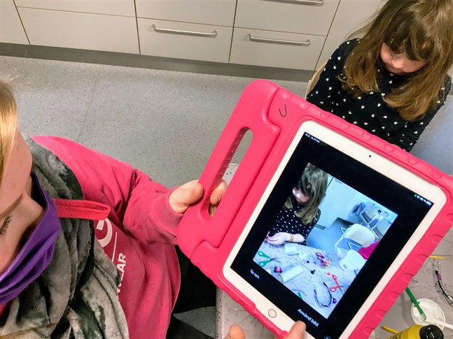 Daghemmen och förskolorna i Vörå kommun dokumenterar barnens lärstig digitalt med appen Prion.