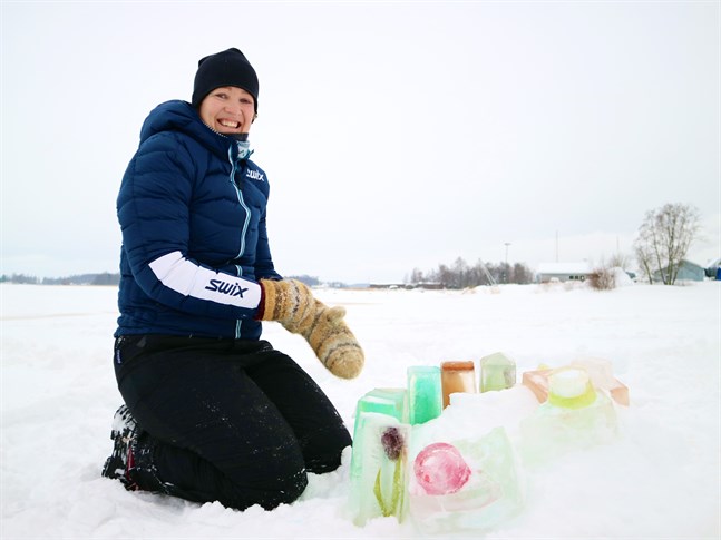 Sonja Mäenpää jobbar utomhus så gott som hela dagarna. Hon tror det är viktigt för barn att få skapa minnen med koppling till naturen.