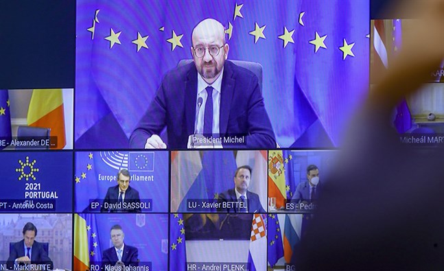 EU:s rådsordförande Charles Michel (överst) under ännu ett webbhållet toppmöte med EU-ländernas ledare.