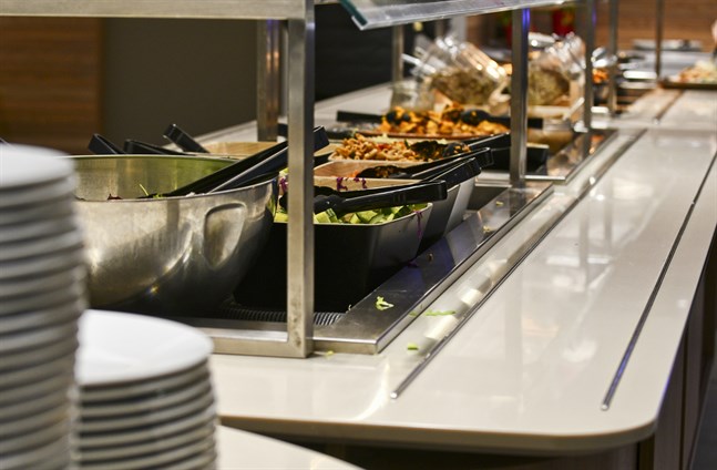 Regeringen ska framlägga en proposition till riksdagen om att stänga restaurangerna för tre veckor från och med den 8 mars.