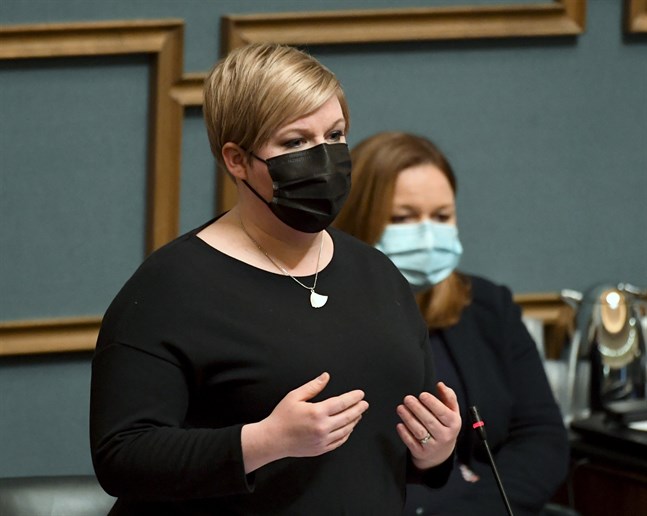 Forsknings- och kulturminister Annika Saarikko fungerade som statsministerns ställföreträdare under riksdagens frågetimme.