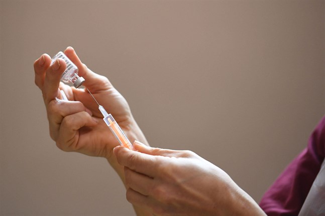Vaccinationerna i Vasa stad utvidgas. Nu får alla 75 år fyllda vaccin, samt alla 16-69-åringar som tillhör riskgrupp 1.