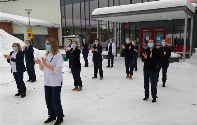 Personalen på Korsholms hvc övade i fem minuter. Sedan började dansen.
