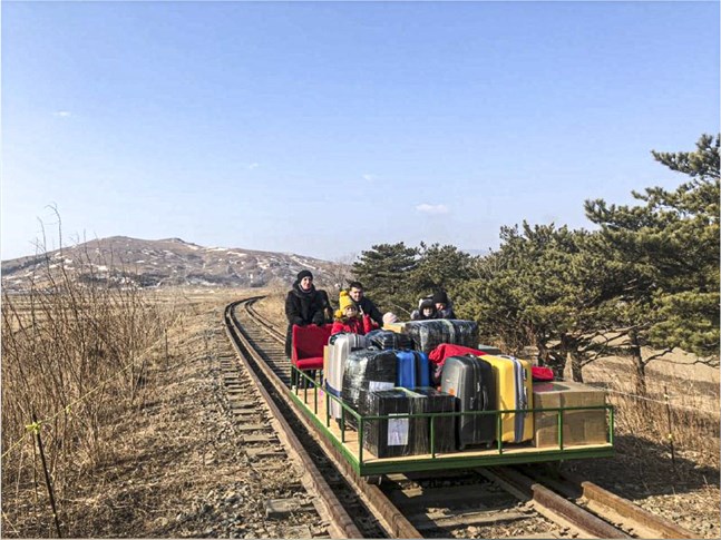 Den sista resan från Nordkorea till Ryssland gjorde gruppen på en tralla.