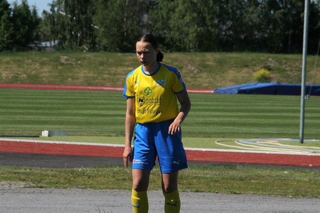 Miranda Näs gjorde båda målen för Krafts damer då man träningsspelade på lördagen.