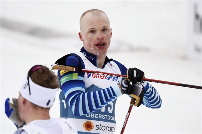 Iivo Niskanen var över två minuter efter täten i skiathlon.