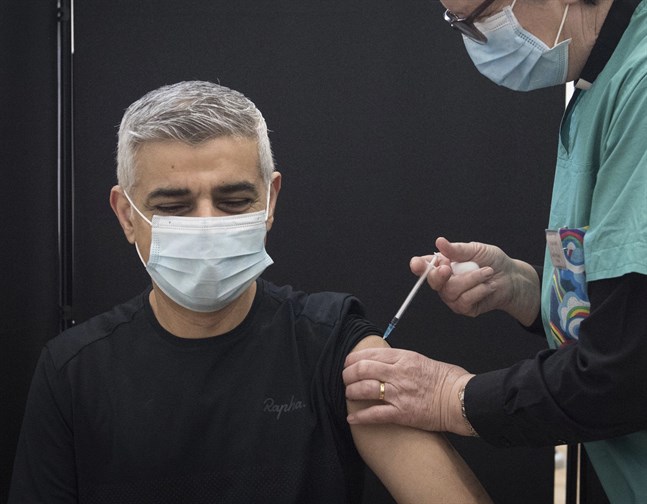 Londons borgmästare Sadiq Khan vaccineras. Arkivbild.