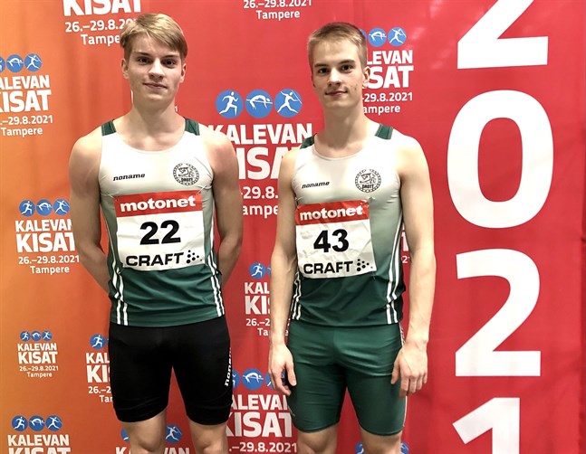 Adrian och Alexander Björkgren gjorde rent hus på 60 meter häck i junior-FM. Alexander sprang hem guldet medan Adrian korades till silvermedaljör.