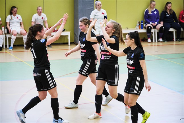 I FC Sport-j är det Vilma Rosenström och Pipsa Lahtinen som gjort flest mål, totalt 27. Bilden är från hemmamatchen mot HIFK FS i slutet av februari.