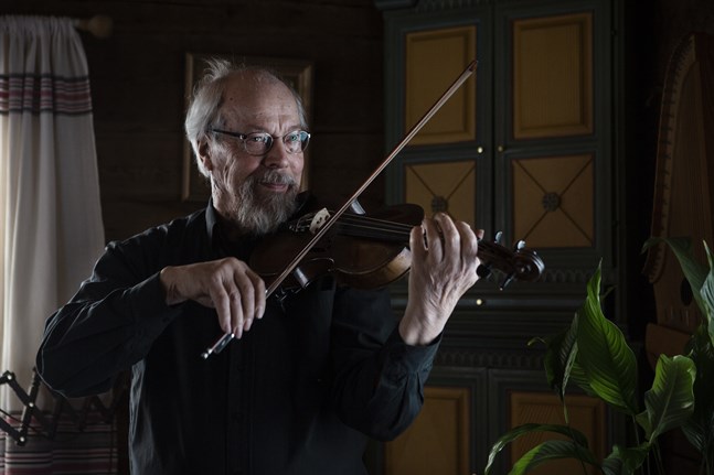 Violinisten och pedagogen Mauno Järvelä började utveckla näppäripedagogiken i början av 1980-talet.