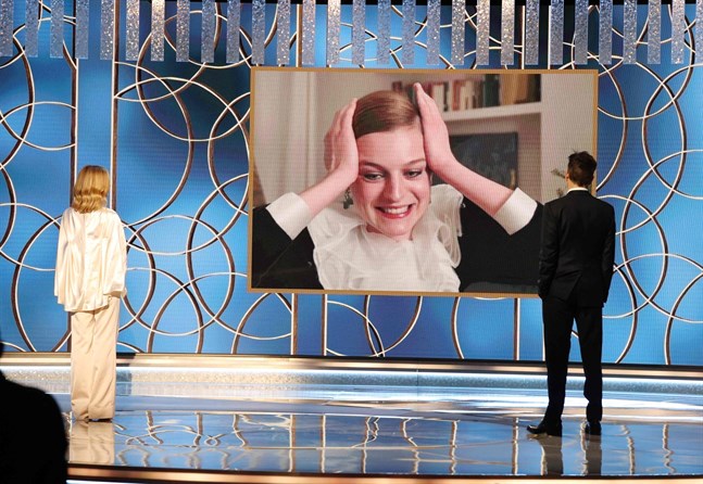 Emma Corrin tilldelas en Golden Globe i kategorin bästa kvinnliga skådespelare i en dramaserie för sin roll som prinsessan Diana i "The Crown". Priset presenterades av Kyra Sedgwick och Kevin Bacon.
