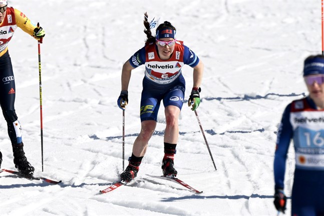 Krista Pärmäkoski, här på söndagens lagsprint, deltar i dagens fristilsmil. Ska det bli säsongens bästa insats för den finländska skidstjärnan?