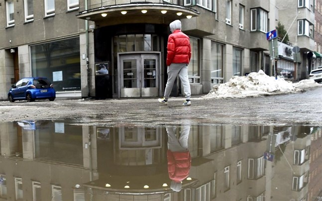 I Vasa sjukvårdsdistrikt får högst sex personer samlas på samma plats, men i Södra Österbottens sjukvårdsdistrikt går gränsen vid tio personer.