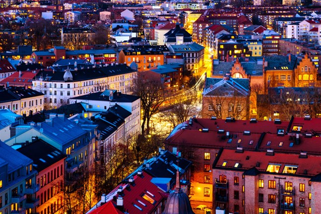 Oslo stänger restauranger och butiker.