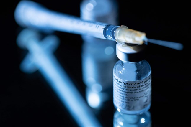 Inom EU varnas nu för allehanda bedrägeriförsök när länder och regioner erbjuds vaccin som inte finns.