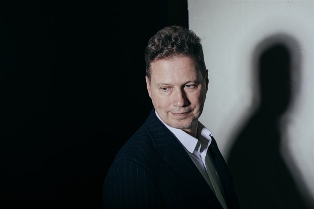 Peter Mickwitz är aktuell med boken "Bo i ett hus som ligger i mörkret".