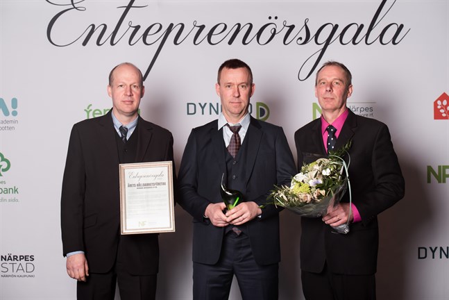 Årets hållbarhetsföretag, Wikmans Autoservice, ägs av bröderna Anders Wikman, Kenneth Wikman och Kaj Wikman. De tog emot priset på årets entreprenörsgala.