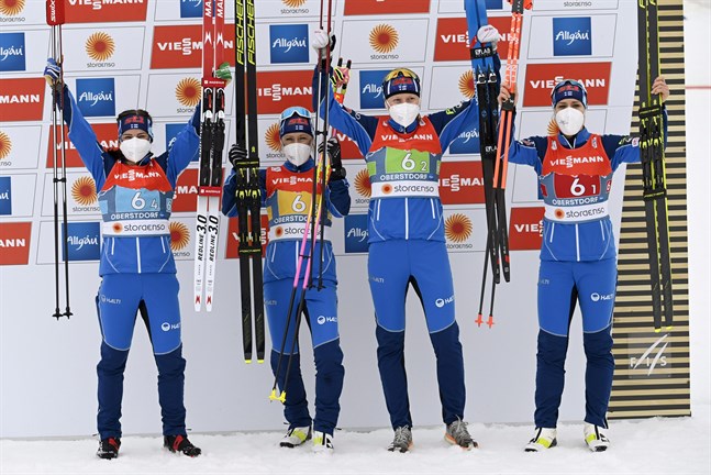 VM-bronsmedaljörerna från vänster: Krista Pärmäkoski, Riitta-Liisa Roponen, Johanna Matintalo och Jasmi Joensuu.