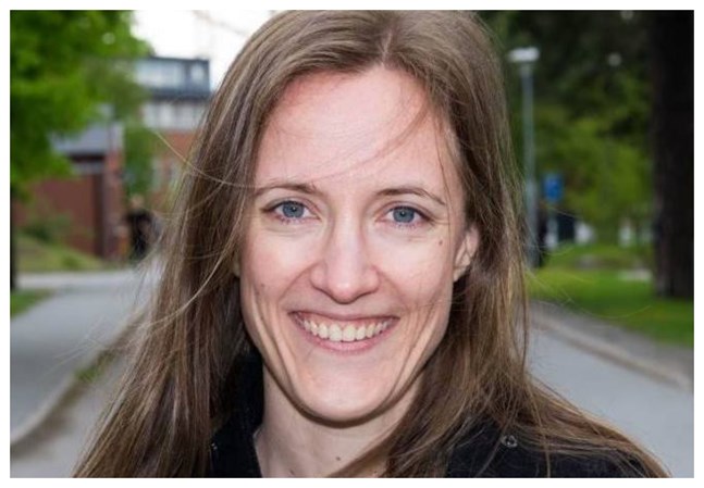 Finlandssvenska Lotta Nybergh, forskare på Karolinska Institutet i Stockholm, skulle inte bli överraskad om vi får se en stor våg av sjukskrivningar efter pandemin.