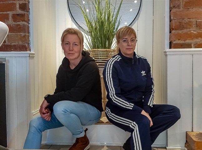 Mikaela Nyström (till höger) och Marie Seitovaara som äger och driver Källarsalongen Milou fick avbryta sina sportlov i och med det nattliga inbrottet.