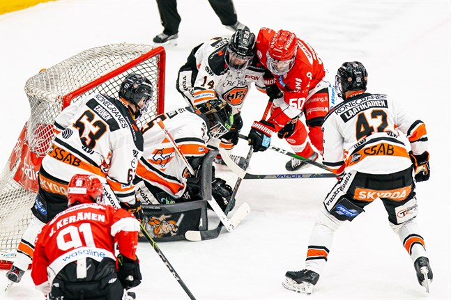 Simon Suoranta (50) har hittat formen, gjorde en riktigt bra match och belönades med ett mål.