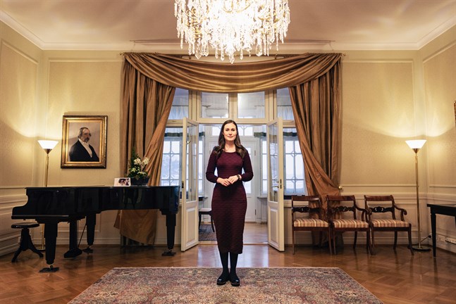 Statsminister Sanna Marin (SDP) väntas informera om aktiveringen av beredskapslagens paragrafer kring lunchtid. Arkivbild.