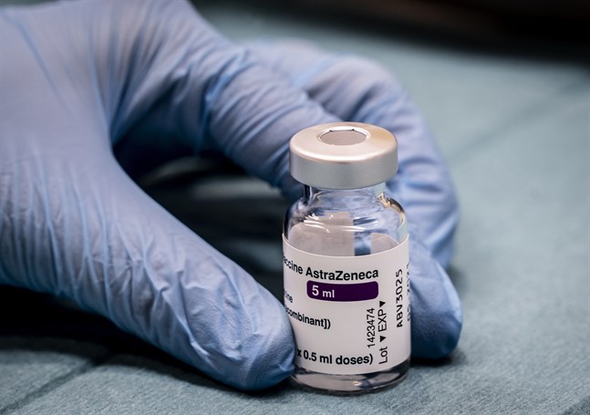 En dos av Astra Zenecas vaccin på en vaccinationsklinik i Köpenhamn.