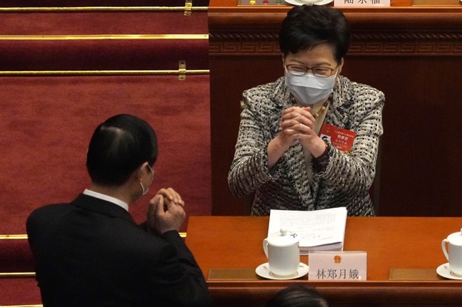 Hongkongs högsta politiker Carrie Lam under Kinas folkkongress på fredagen.