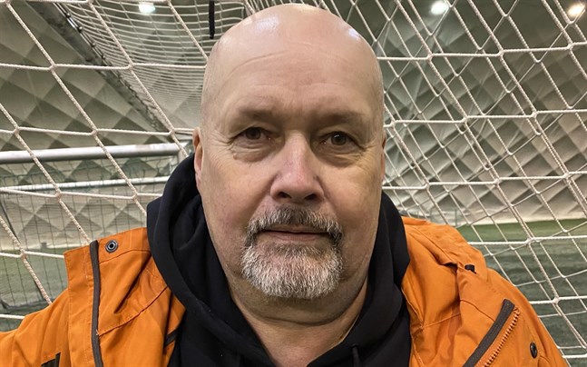 Det blev ett bakslag i säsongsförberedelserna för Krafts damer. Tränaren Jorma Huusko hoppas i alla fall de kan köra igång säsongen som normalt den 18 april.