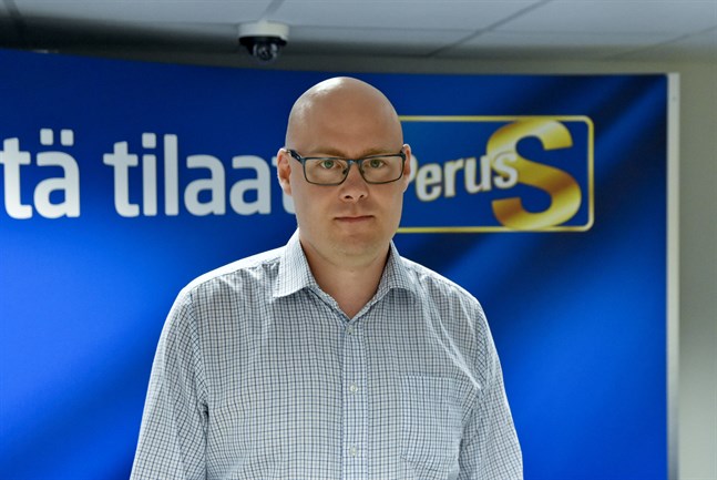 Sannfinländarnas partisekreterare Simo Grönroos utreder ett fall där partiets fullmäktigeledamot i Haapavesi har kallat familje- och omsorgsminister Krista Kiuru (SDP) för en mjölkko som borde slaktas.