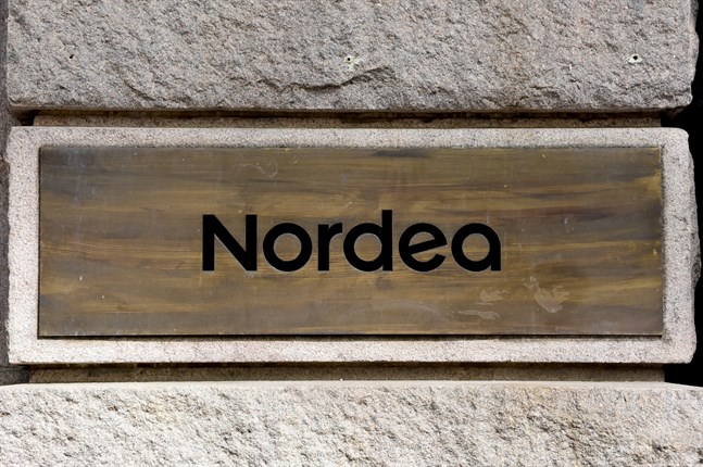 Bland annat kan kunderna inte ta ut kontanter eller använda Nordeas bankkoder för elektronisk identifiering under avbrottet.