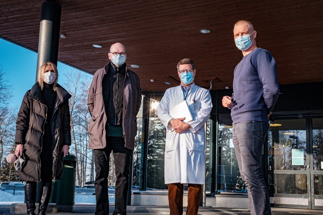 Österbottens coronasamordningsgrupp har förlängt den starka rekommendationen om användning av munskydd och den starka rekommendationen om att gå och testa sig med låg tröskel fram till slutet av året. I gruppen sitter bland andra Marina Kinnunen, Heikki Kaukoranta, Juha Salonen och Peter Nieminen.