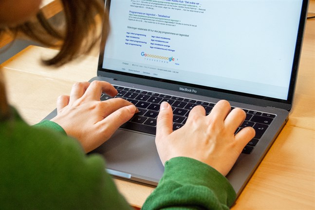 Distansstudier planeras gälla speciellt äldre studerande vid Helsingfors universitet ännu i höst.