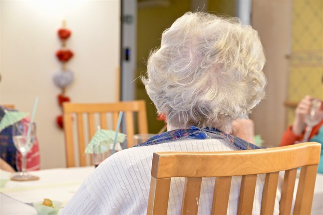 Det finns ojämlikheter i den vård som äldre får i hemmen och på serviceboenden, visar en undersökning gjord av Institutet för hälsa och välfärd. Arkivbild.