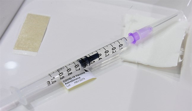 Drygt åtta procent av befolkningen har fått den första vaccindosen mot coronaviruset.