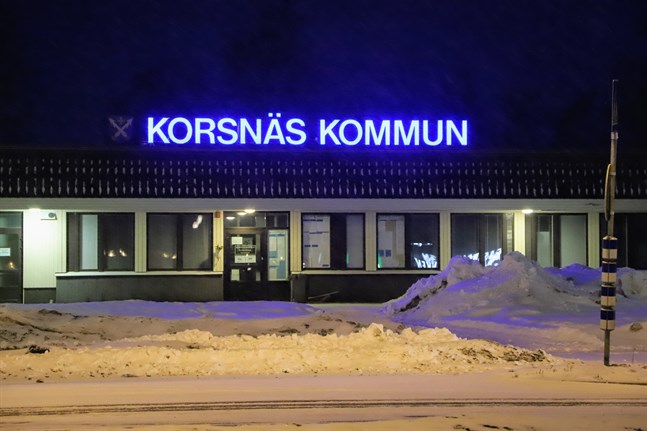 Ingen har hemlighållit någonting, skriver Korsnäs kommundirektör.