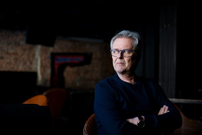 Nils-Erik Ehrström äger Brödfabriken och DOM i Vasa. Det är tufft att vara i den branschen just nu. "I normala fall stänger vi 04. Men det är svunna tider", säger han.