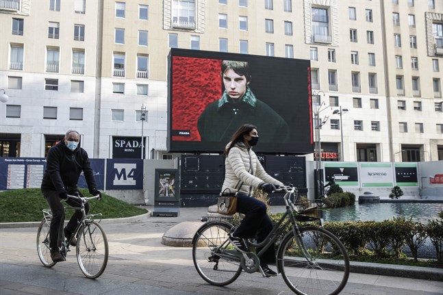Modehuset Pradas vårshow blev till följd av pandemin på skärm i Milano i år. Arkivbild