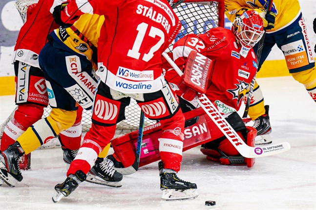 Lukko tryckte emellanåt på med våldsam intensitet. Men mitt i stormen stod Niko Hovinen och agerade lika lugnt och tryggt som vanligt.