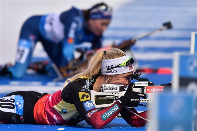 Norskan Tiril Eckhoff siktade bra och skidade fort i lördagens tävling i Nove Mesto. Hon är också världens bästa skidskytt säsongen 2020–21.
