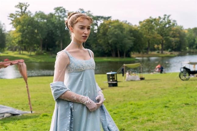 Vackra mönster och lyxiga tyger i Netflix-serien Bridgerton inspirerar till vardagsfest.
