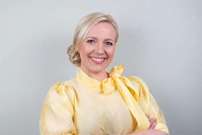 Johanna Holmäng ställer upp för omval till kretsordförande för Svenska folkpartiet i Österbotten.