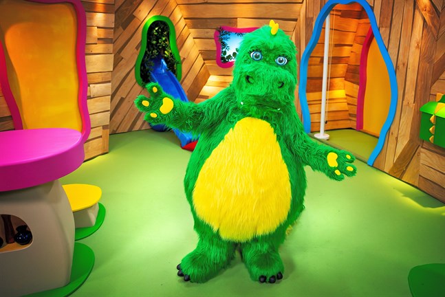 Bolibompadraken är en klassisk figur i SVT:s barnprogramsutbud. Nu med ny människa under dräkten – och ny inramning. Pressbild.