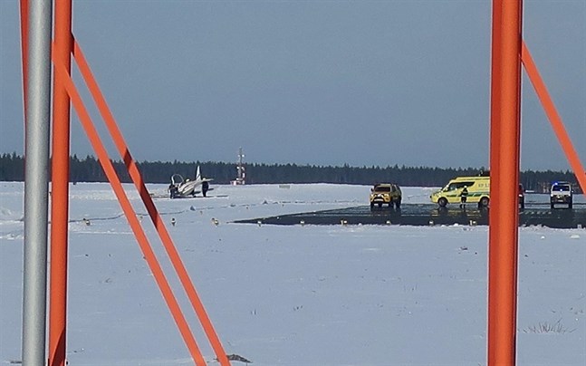 Planet gled av landningsbanan och hamnade ute i snön.